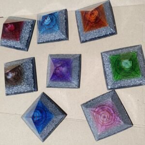 Pirámide 7 x 7  cm. Colores