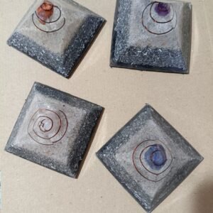 Pirámides 7 x 7cm. Piedras especiales