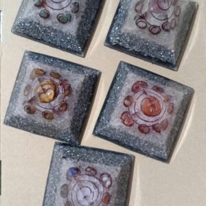 Pirámide 8 x 8. Ocho piedras.