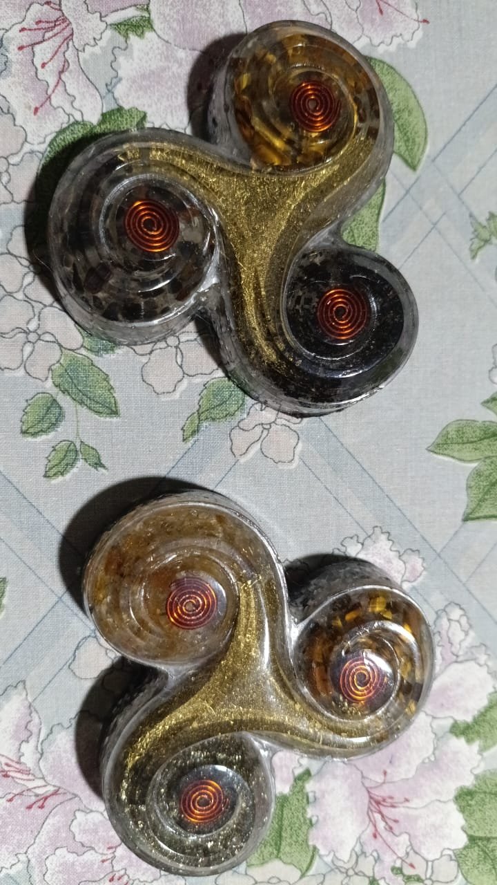 Trisquel con piedras